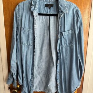Banana Republic women’s Light Blue Casual Shirt